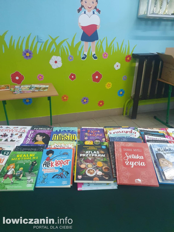 Kiermasz książek w Szkole Podstawowej w Gągolinie Południowym
