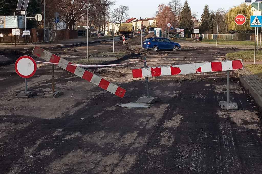 Prace na skrzyżowaniu ulic: Ułańskiej, Topolowej i Starościńskiej
