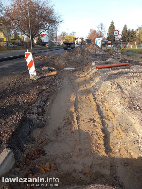 Prace na skrzyżowaniu ulic: Ułańskiej, Topolowej i Starościńskiej
