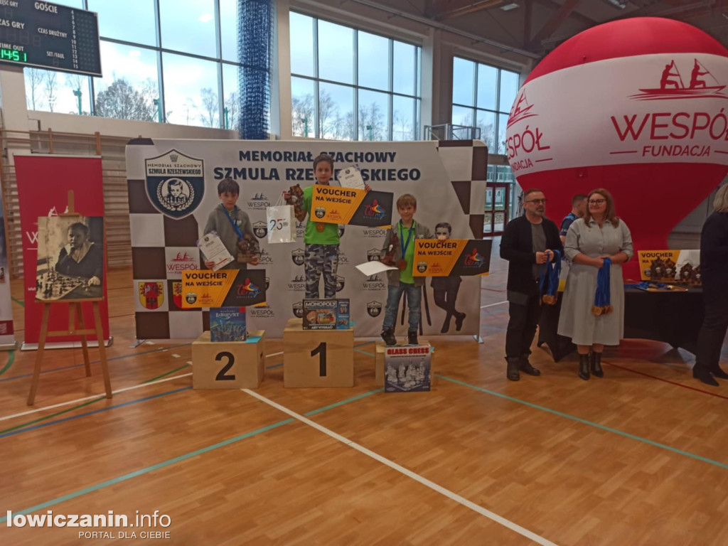 Łowiccy szachiści na podium turnieju w Zgierzu