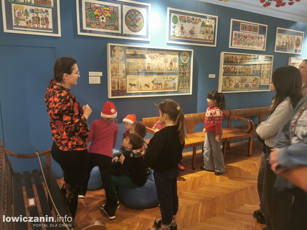 Tworzą świąteczne cuda! Rodzinne Warsztaty Bożonarodzeniowe w łowickim muzeum