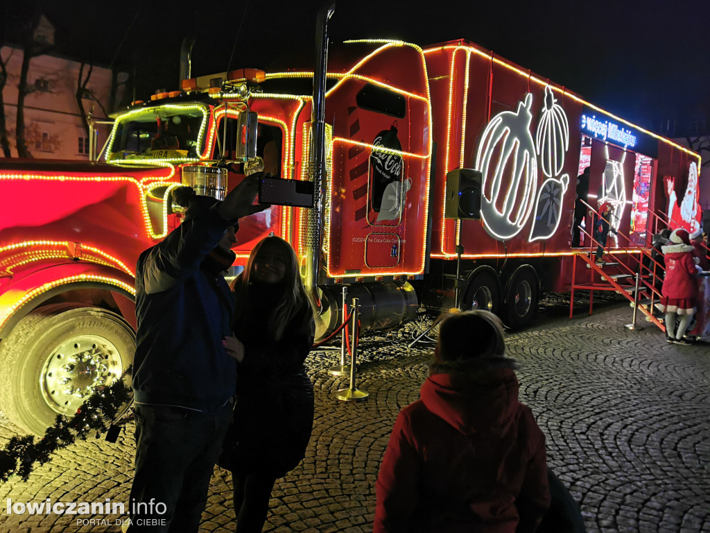 Ciężarówka Coca-Coli w Łowiczu przyciągnęła tłumy