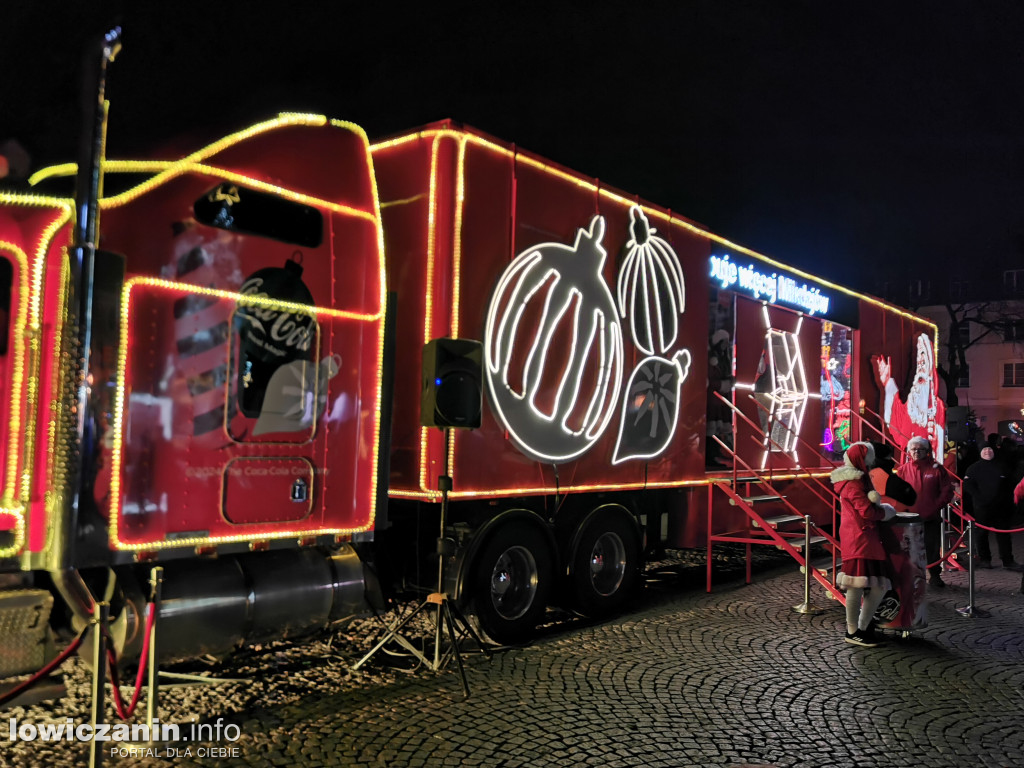 Ciężarówka Coca-Coli w Łowiczu przyciągnęła tłumy