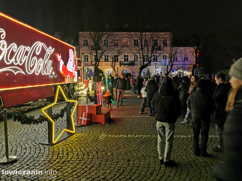 Ciężarówka Coca-Coli w Łowiczu przyciągnęła tłumy