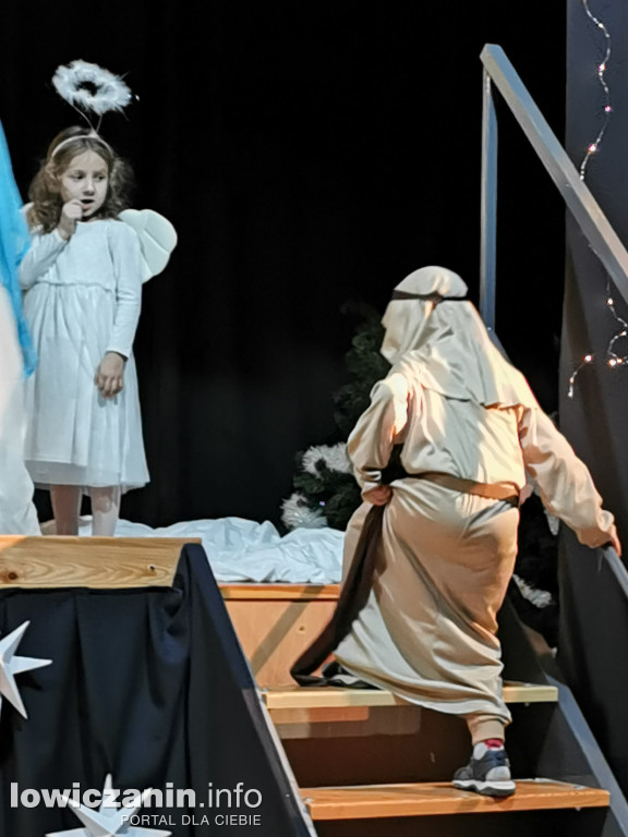 Jasełka w przedszkolu w Popowie. Świąteczna Magia na Scenie!