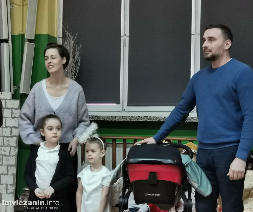 Jasełka w przedszkolu w Popowie. Świąteczna Magia na Scenie!
