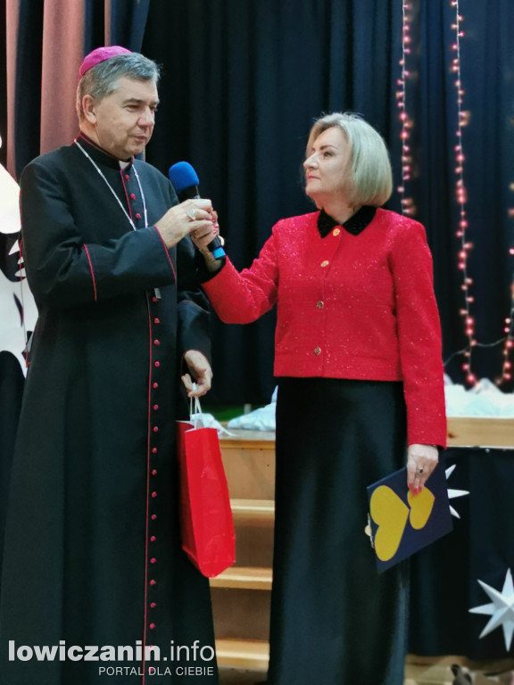 Jasełka w przedszkolu w Popowie. Świąteczna Magia na Scenie!