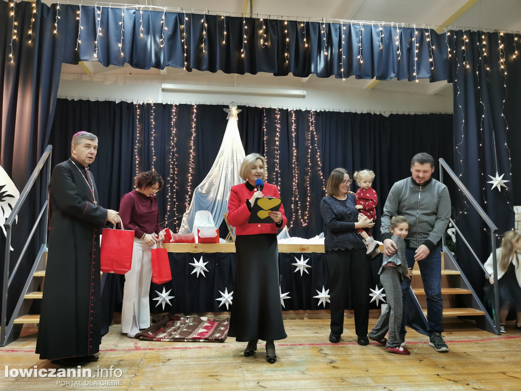 Jasełka w przedszkolu w Popowie. Świąteczna Magia na Scenie!