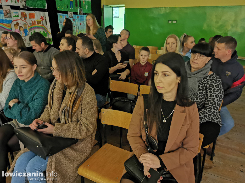 Jasełka w przedszkolu w Popowie. Świąteczna Magia na Scenie!