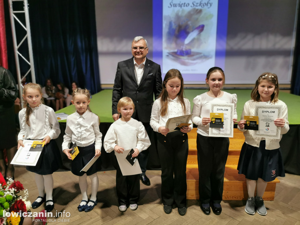 Święto Szkoły i ślubowanie  klas pierwszych w SP nr 2 w Łowiczu
