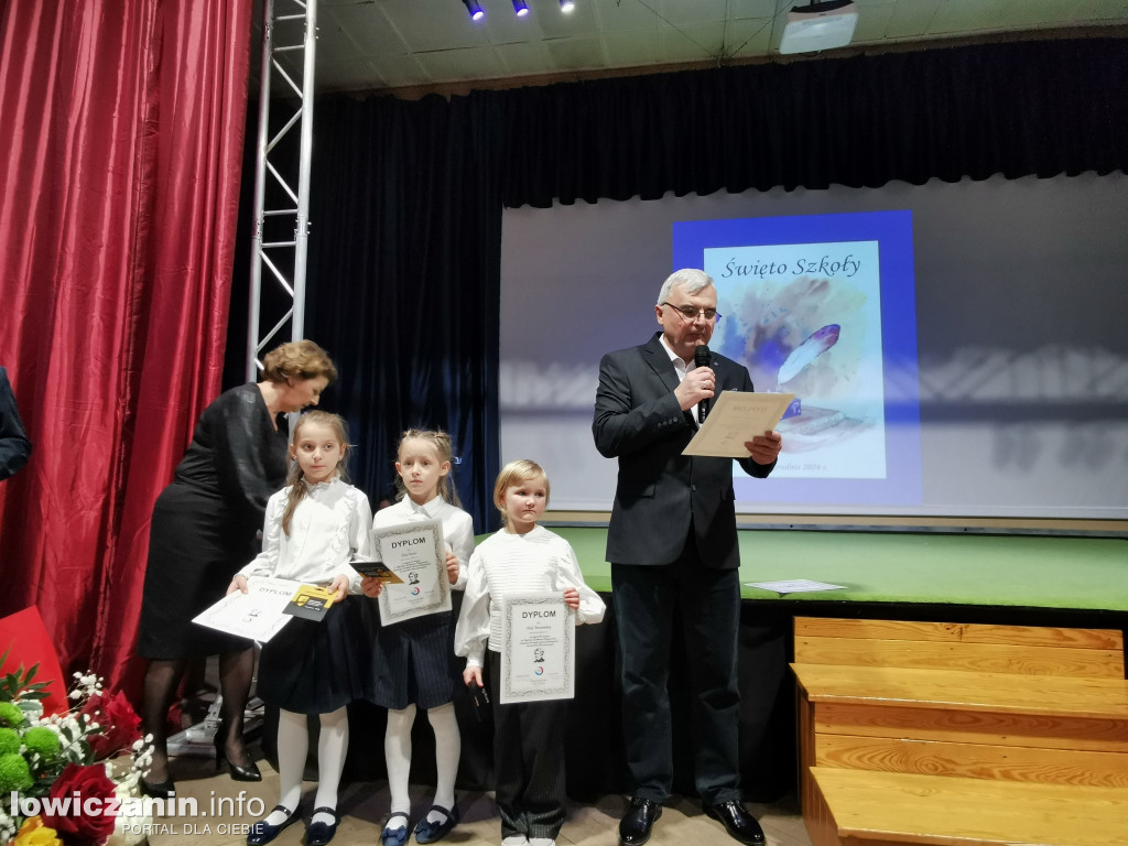 Święto Szkoły i ślubowanie  klas pierwszych w SP nr 2 w Łowiczu