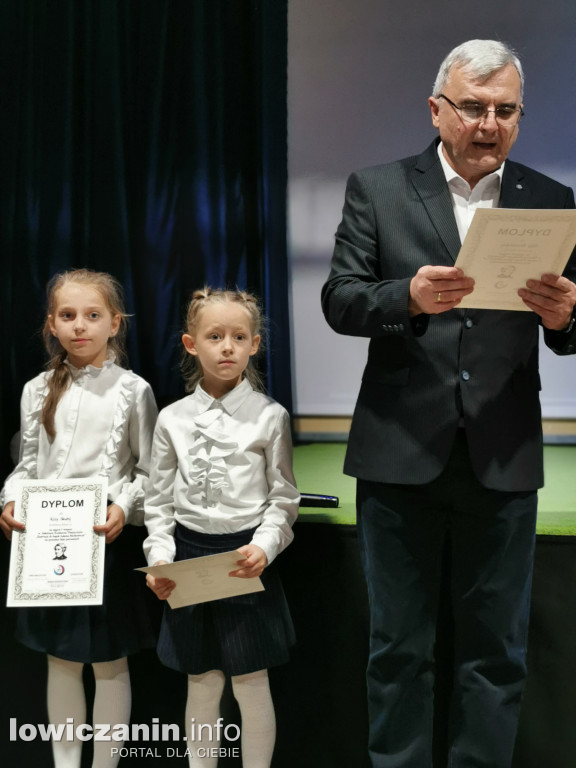 Święto Szkoły i ślubowanie  klas pierwszych w SP nr 2 w Łowiczu