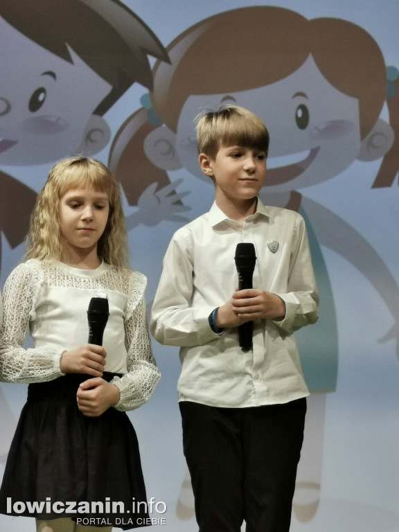 Święto Szkoły i ślubowanie  klas pierwszych w SP nr 2 w Łowiczu
