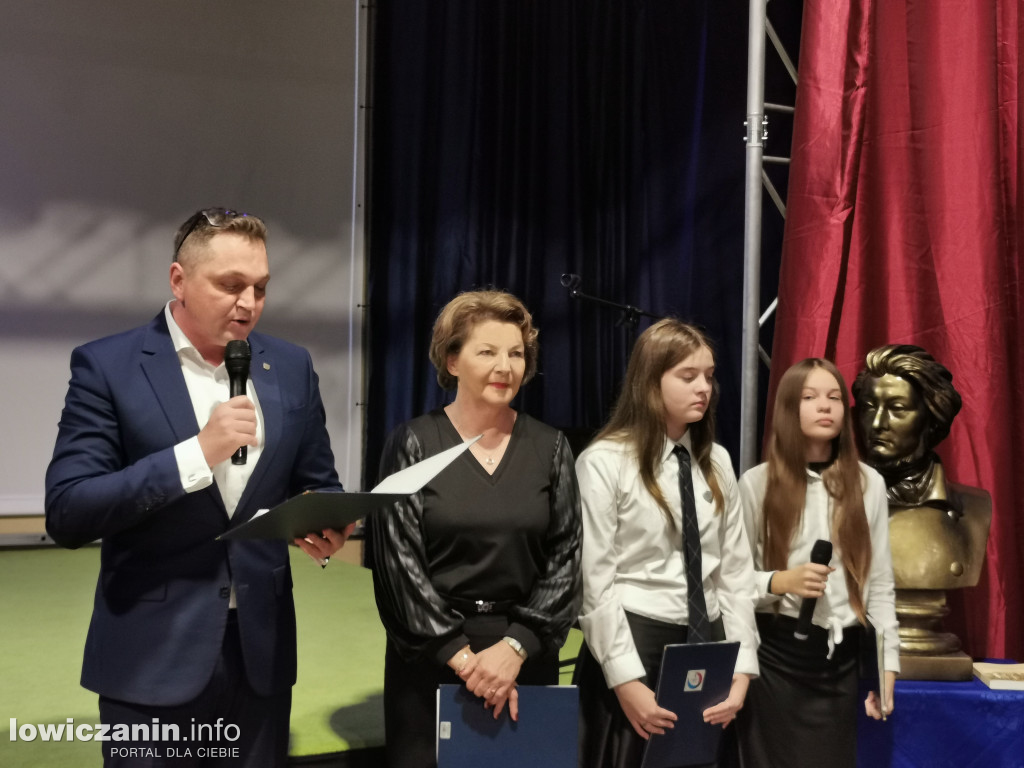 Święto Szkoły i ślubowanie  klas pierwszych w SP nr 2 w Łowiczu