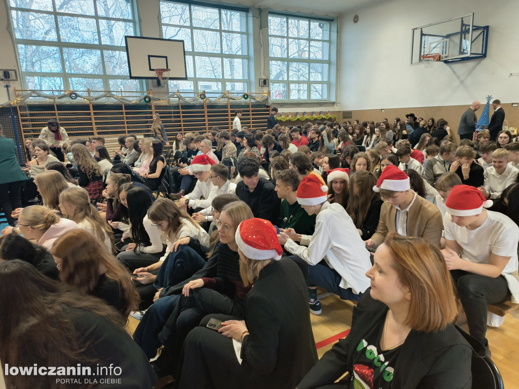 Opowieść Wigilijna w I LO w Łowiczu, 20.12.2024