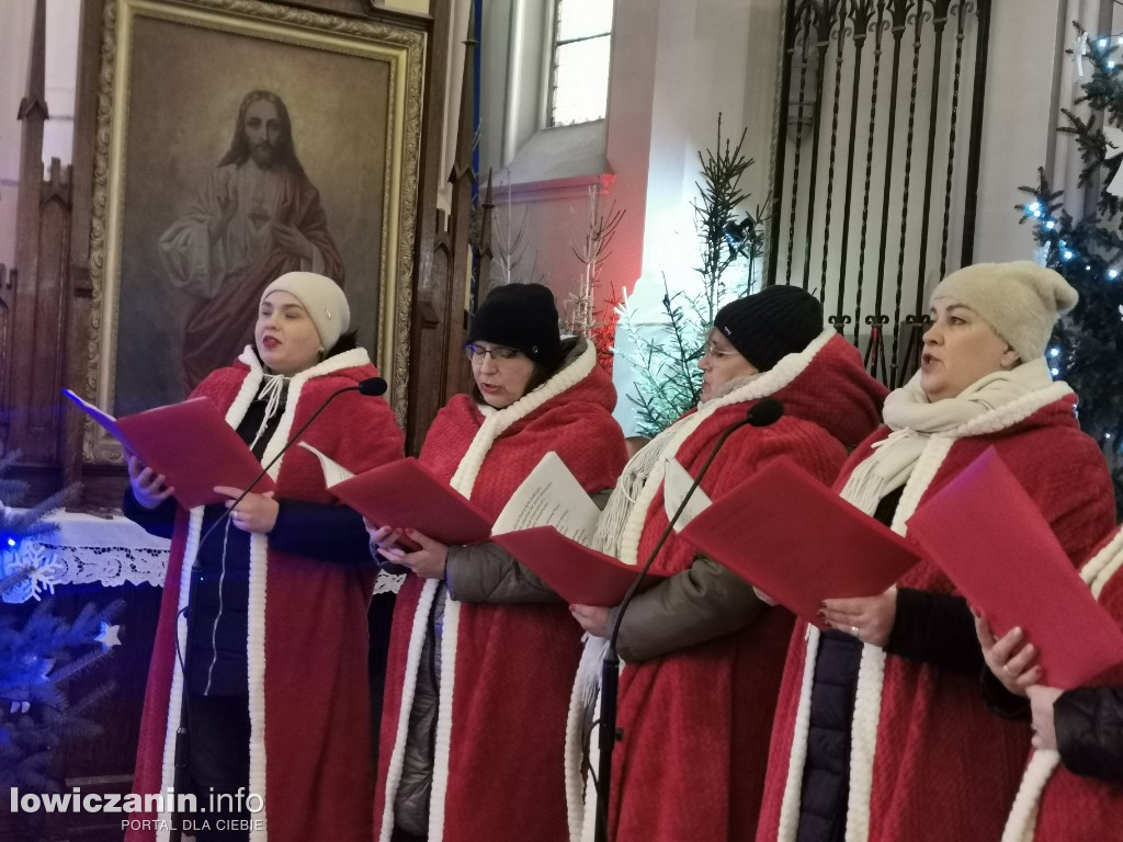 Folkowianki na Mszy w Zdunach