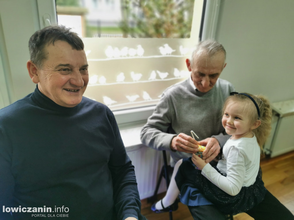 Dzieci z grupy Biedronek z Przedszkola nr 2 „ Pod Tęczą” dziękują swoim Babciom i Dziadkom