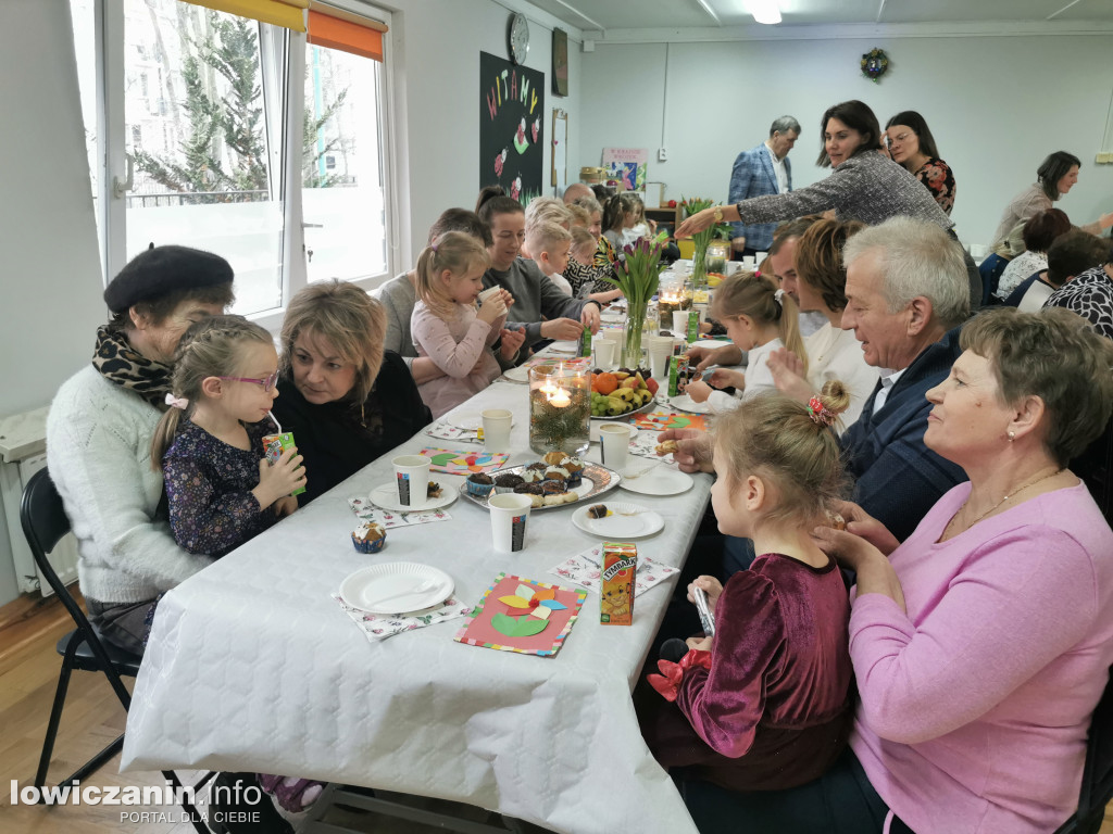 Dzieci z grupy Biedronek z Przedszkola nr 2 „ Pod Tęczą” dziękują swoim Babciom i Dziadkom