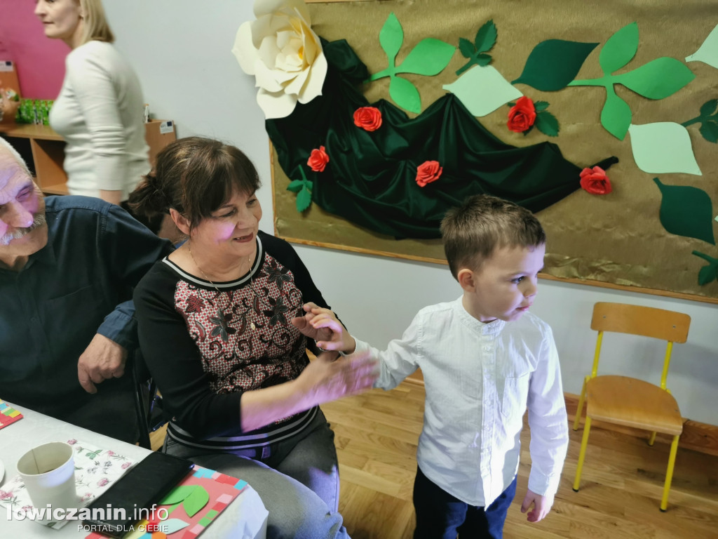 Dzieci z grupy Biedronek z Przedszkola nr 2 „ Pod Tęczą” dziękują swoim Babciom i Dziadkom