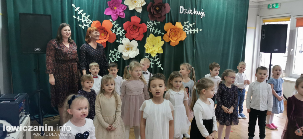 Dzieci z grupy Biedronek z Przedszkola nr 2 „ Pod Tęczą” dziękują swoim Babciom i Dziadkom