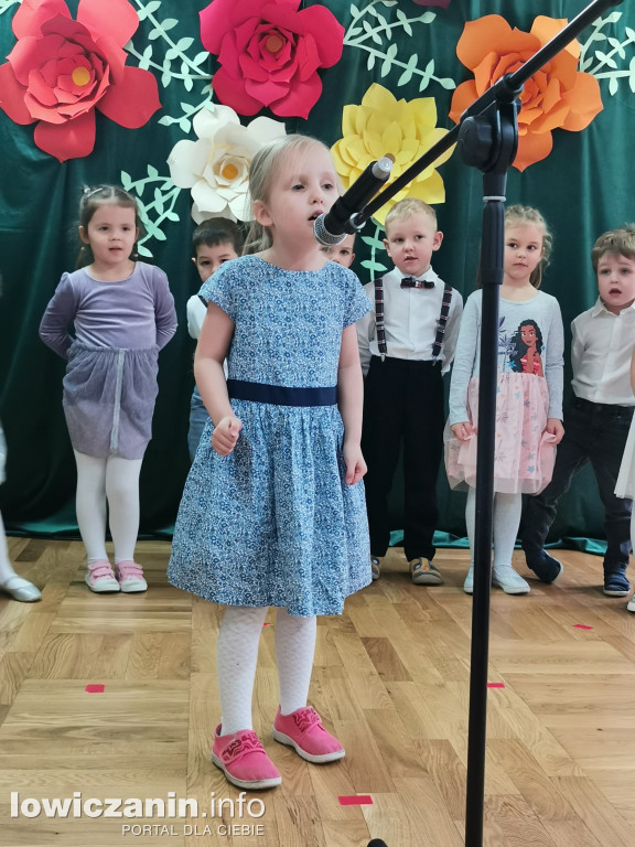 Dzieci z grupy Biedronek z Przedszkola nr 2 „ Pod Tęczą” dziękują swoim Babciom i Dziadkom
