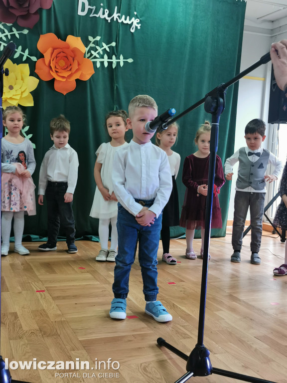 Dzieci z grupy Biedronek z Przedszkola nr 2 „ Pod Tęczą” dziękują swoim Babciom i Dziadkom