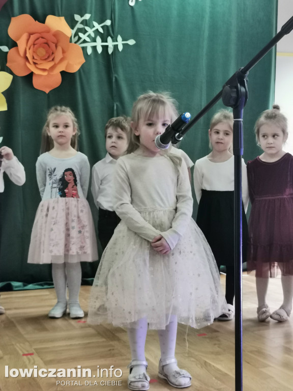 Dzieci z grupy Biedronek z Przedszkola nr 2 „ Pod Tęczą” dziękują swoim Babciom i Dziadkom