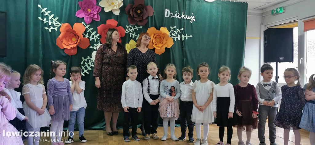 Dzieci z grupy Biedronek z Przedszkola nr 2 „ Pod Tęczą” dziękują swoim Babciom i Dziadkom