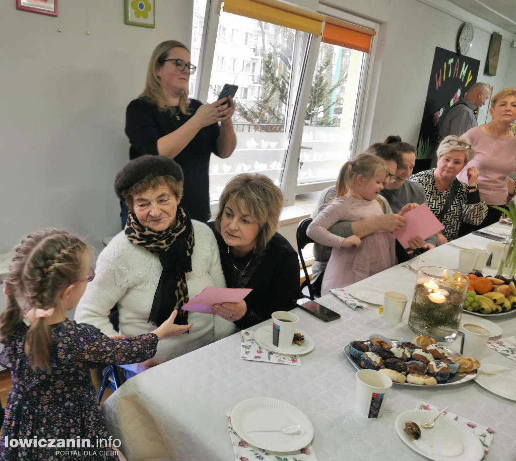 Dzieci z grupy Biedronek z Przedszkola nr 2 „ Pod Tęczą” dziękują swoim Babciom i Dziadkom