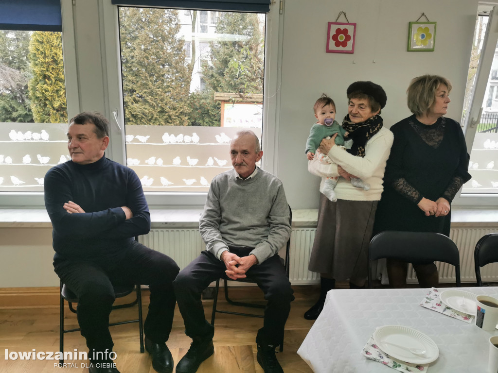Dzieci z grupy Biedronek z Przedszkola nr 2 „ Pod Tęczą” dziękują swoim Babciom i Dziadkom