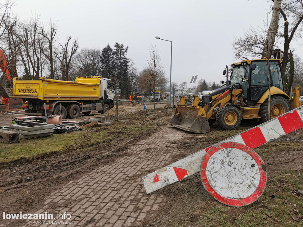 Rondo przy ul. Ułańskiej i Topolowej - postępy w budowie