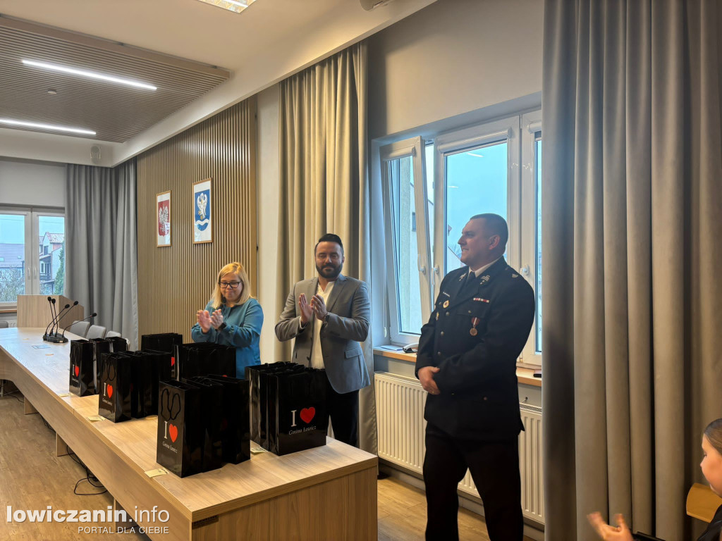 Młodzi artyści nagrodzeni w konkursie plastycznym strażaków