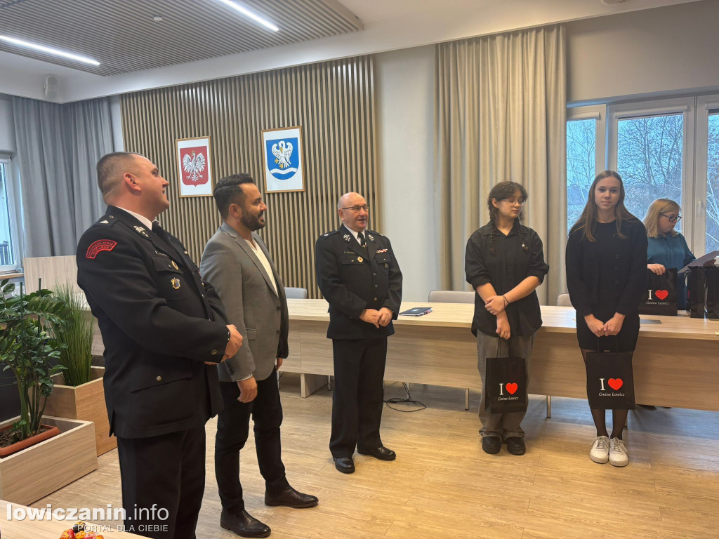 Młodzi artyści nagrodzeni w konkursie plastycznym strażaków