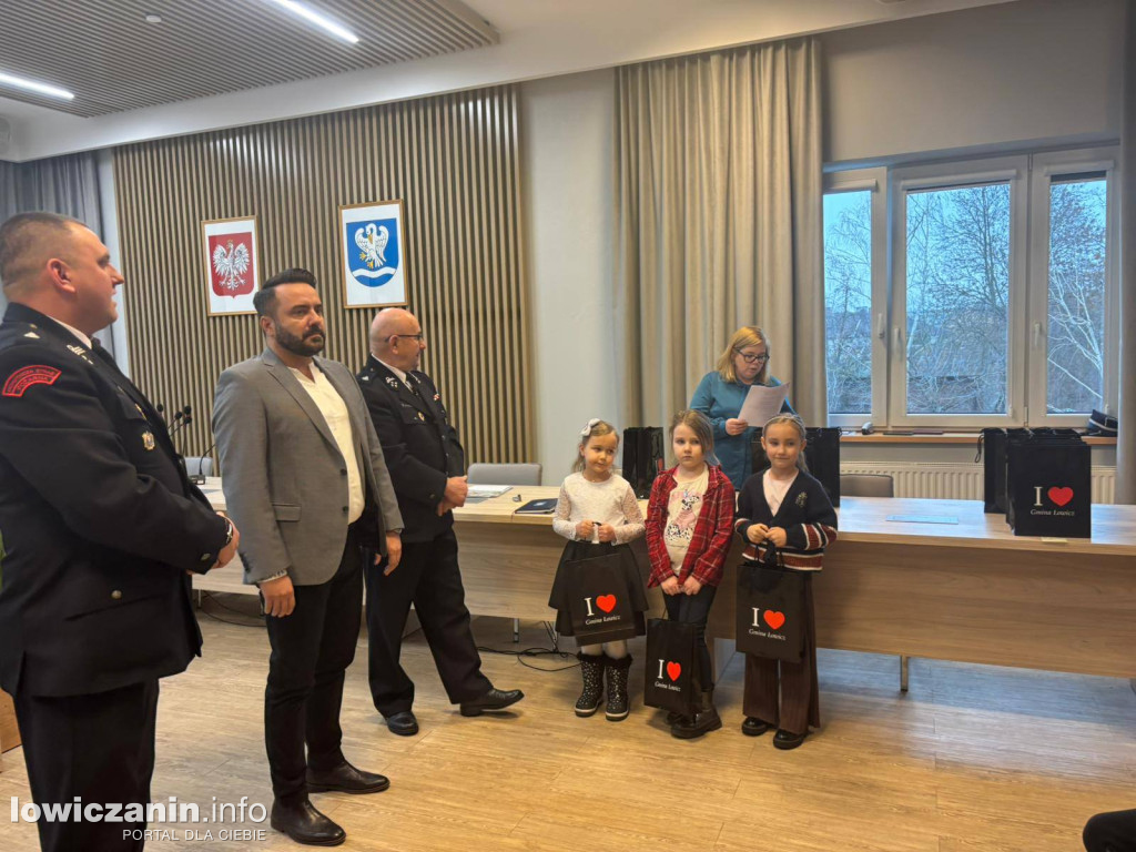 Młodzi artyści nagrodzeni w konkursie plastycznym strażaków