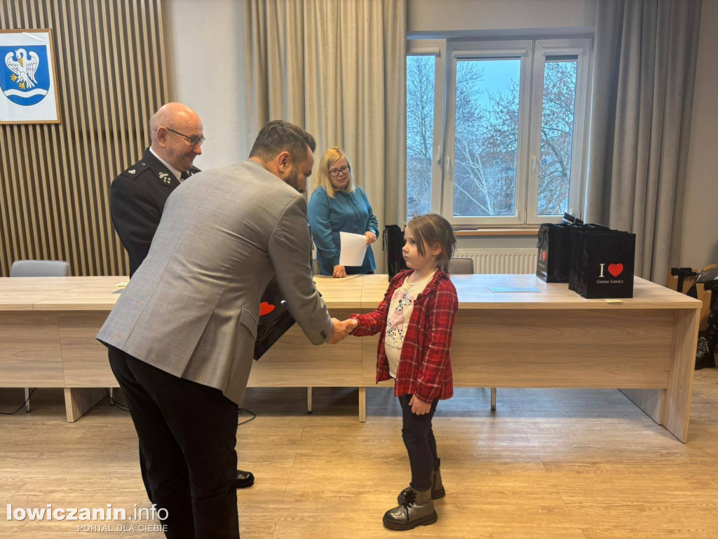 Młodzi artyści nagrodzeni w konkursie plastycznym strażaków