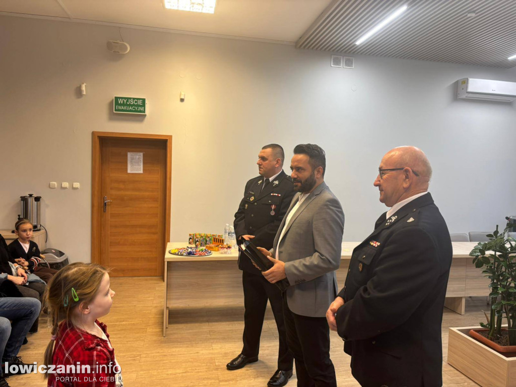 Młodzi artyści nagrodzeni w konkursie plastycznym strażaków