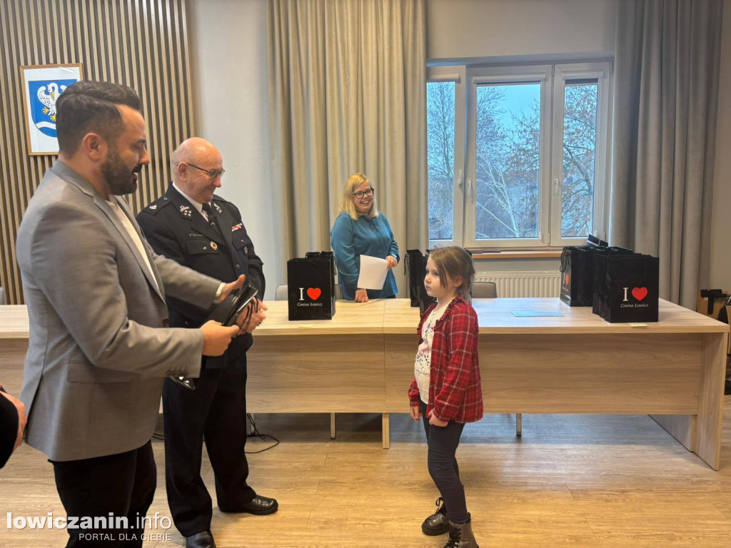 Młodzi artyści nagrodzeni w konkursie plastycznym strażaków