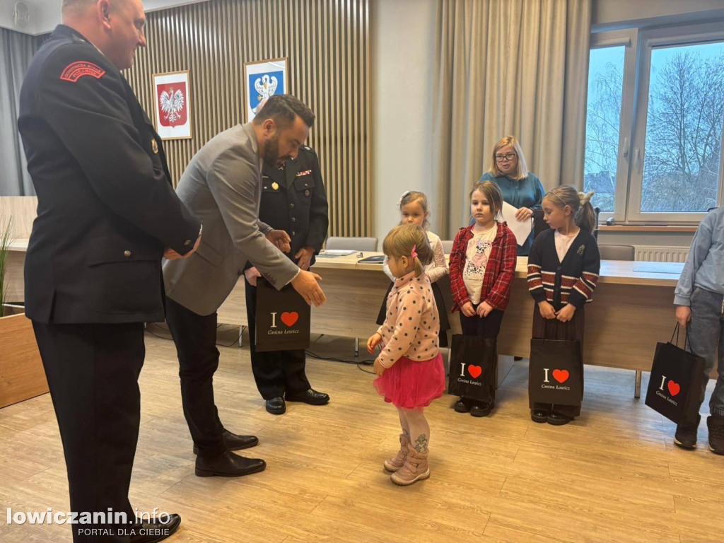 Młodzi artyści nagrodzeni w konkursie plastycznym strażaków