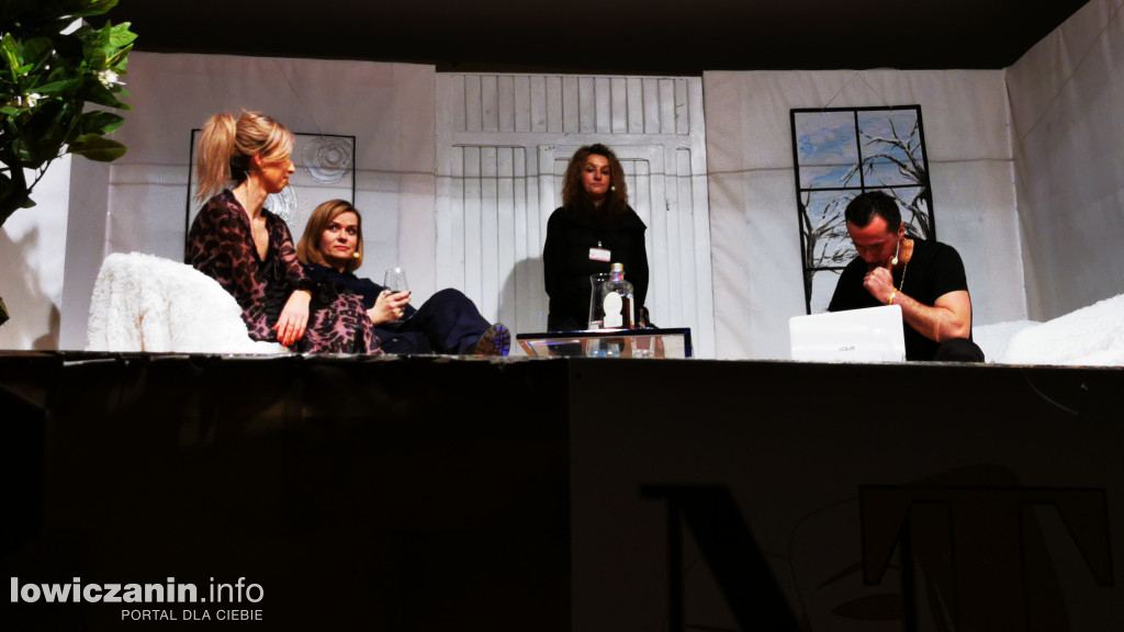 (Nie)Zwykły Teatr przedstawienie \\\