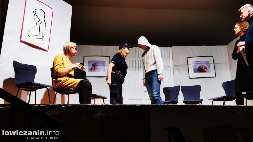 (Nie)Zwykły Teatr przedstawienie \\\