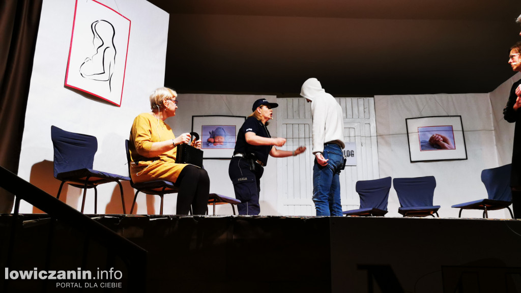 (Nie)Zwykły Teatr przedstawienie \\\
