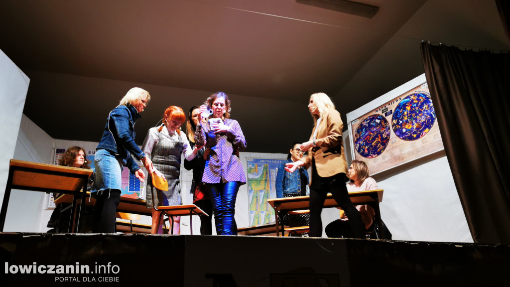 (Nie)Zwykły Teatr przedstawienie \\\