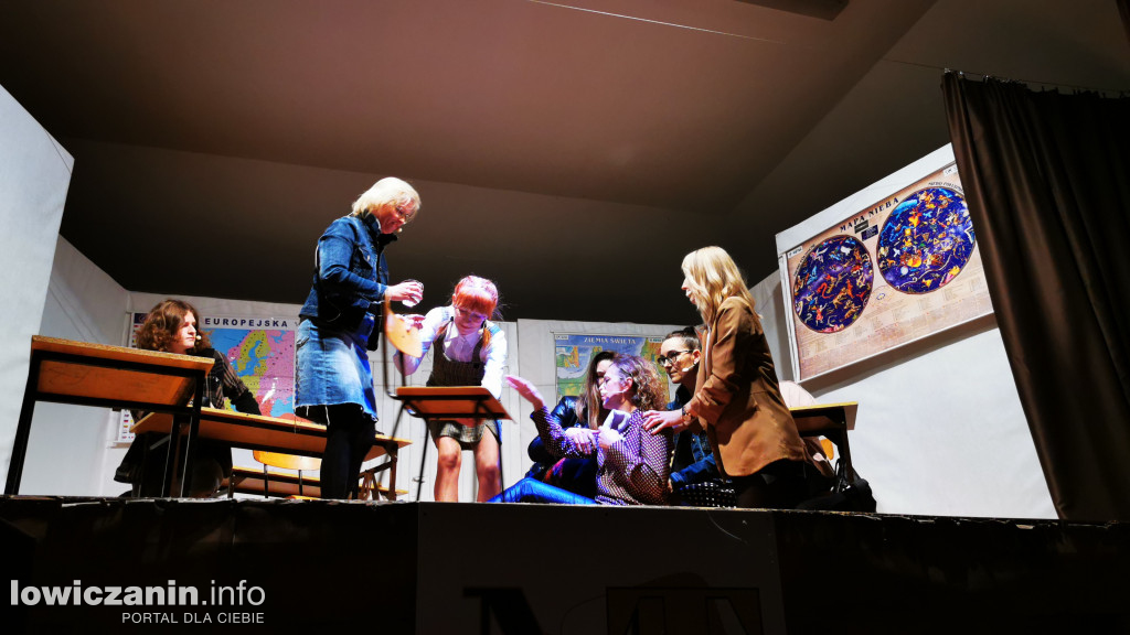 (Nie)Zwykły Teatr przedstawienie \\\