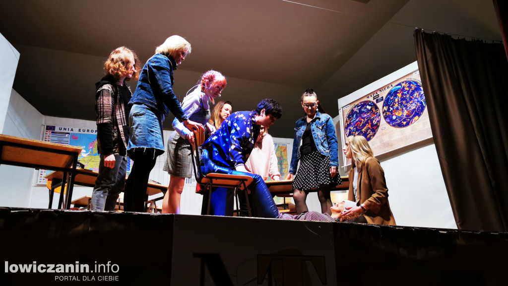 (Nie)Zwykły Teatr przedstawienie \\\
