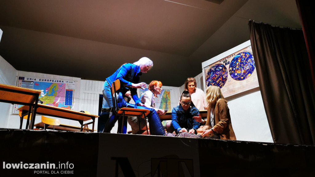 (Nie)Zwykły Teatr przedstawienie \\\