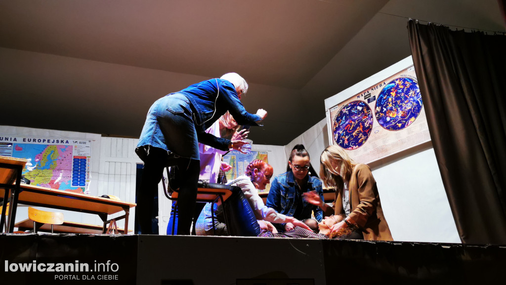 (Nie)Zwykły Teatr przedstawienie \\\