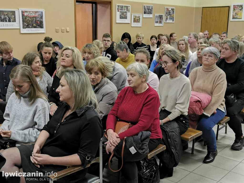 (Nie)Zwykły Teatr przedstawienie \\\