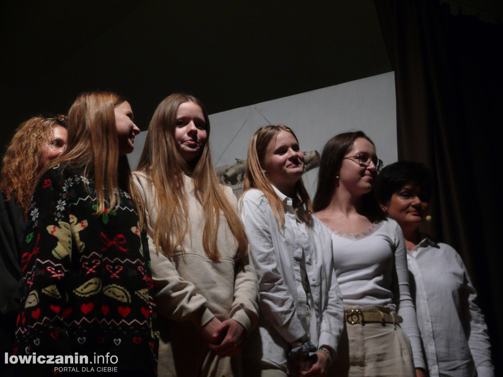 (Nie)Zwykły Teatr przedstawienie \\\