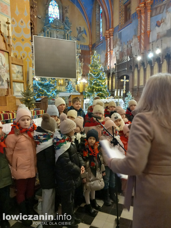 DZPiT Zduny zaśpiewał w kościele w Złakowie Kościelnym