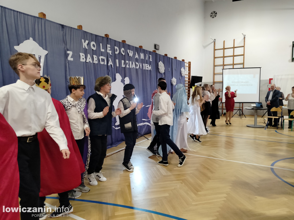Kolędowanie z Babcią i Dziadkiem w Bobrownikach